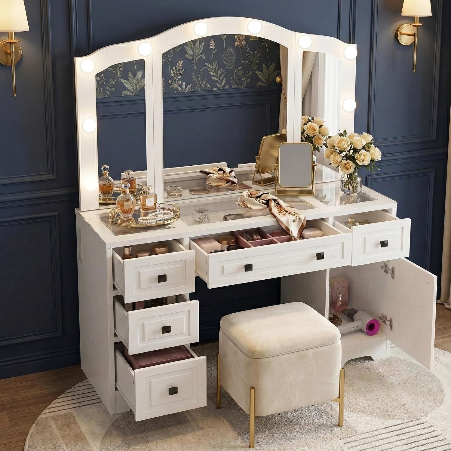 Lighted Vanity Desk, Tri-Fold  - огляд і ціна Dressing Table Vanity With Lighted Mirror